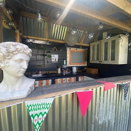 Hotel Secret Garden Glamping Lymington Exteriér fotografie