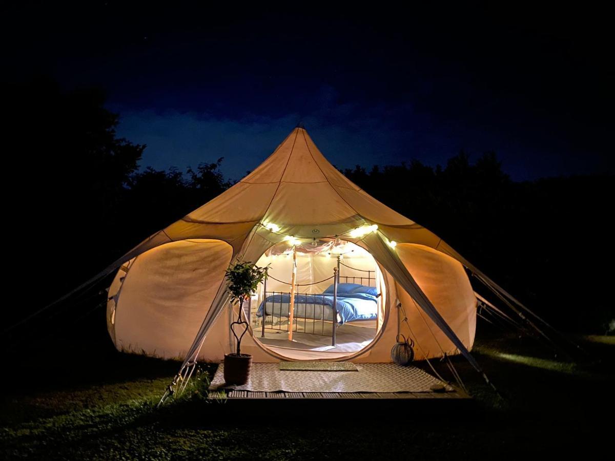 Hotel Secret Garden Glamping Lymington Exteriér fotografie